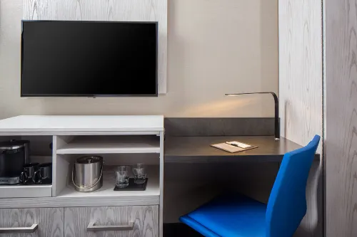 Doubletree by Hilton New York Times Square West Rooms Photos