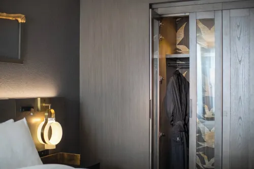 Renaissance Chicago North Shore Hotel Rooms Photos