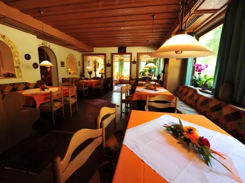 Hotel Waldmann Dining Photos