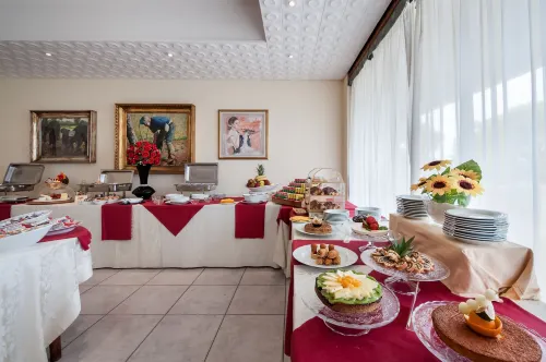 Hotel HR Dining Photos