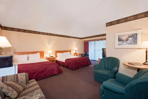 Ramada by Wyndham Pinewood Park Resort North Bay Photos