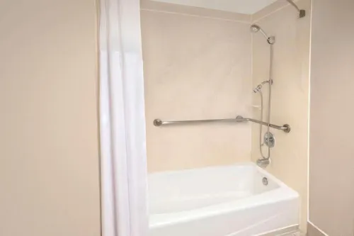 Days Inn by Wyndham Ontario Airport Camere Photos