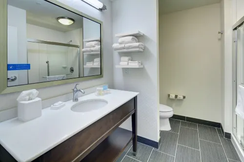 Hampton Inn & Suites Roanoke Downtown Rooms Photos