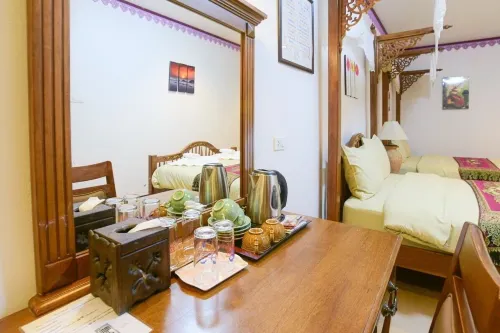 Ban Ao Thong Camere Photos