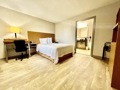 Days Inn & Suites by Wyndham Arlington Near Six Flags Chambres Photos