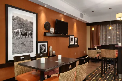 Hampton Inn Houston-Brookhollow Dining Photos