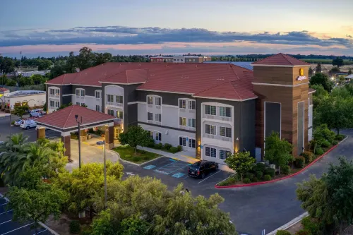 La Quinta Inn & Suites by Wyndham Visalia/Sequoia Gateway Eksterior Photos