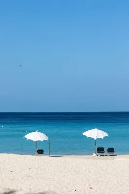 Outrigger Surin Beach Resort Рядом с отелем Photos