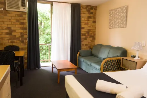 Lancaster Court Motel Rooms Photos