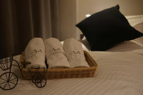 Hotel Haru Zimmer Photos