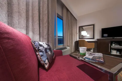 Hampton Inn & Suites by Hilton Phoenix Tempe Rooms Photos