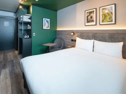 Ibis Styles London Gatwick Airport Rooms Photos