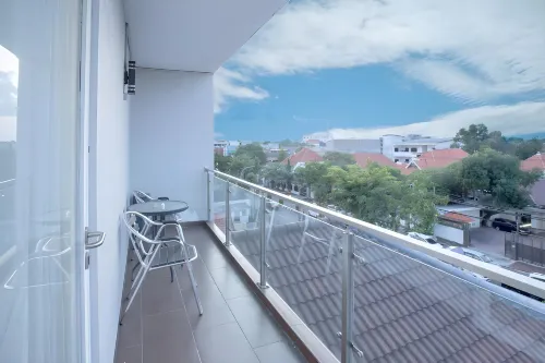 Life Emerald Hotel Surabaya Номера Photos