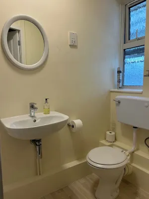 Oakwood Bed and Breakfast Heathrow Photos