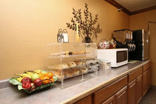 New Victorian Inn & Suites Lincoln Ăn uống Photos