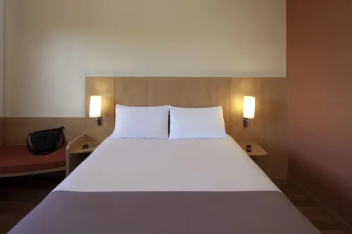 Ibis Granada Photos