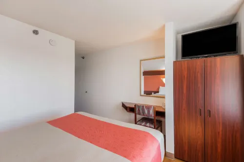 Motel 6 Olathe, KS Photos