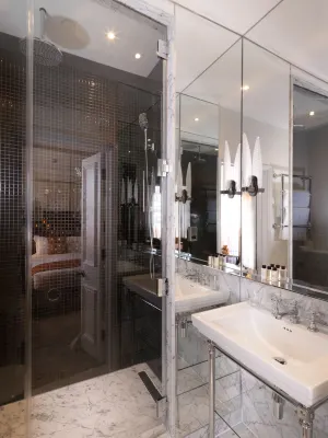 The Athenaeum Hotel & Residences Camere Photos