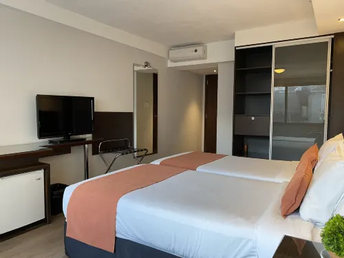 Crystal Tower Kamar Photos