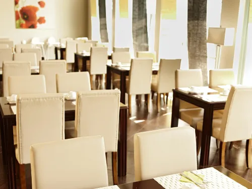 Hotel Kiel by Golden Tulip Dining Photos