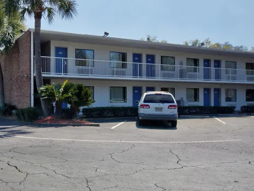 Motel 6 Tallahassee, FL - Downtown Exterior Photos