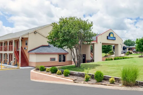 Ramada by Wyndham Jersey City Exterior Photos