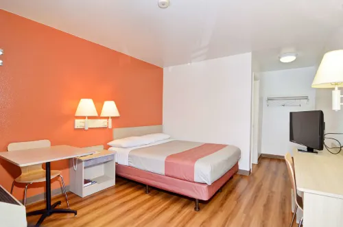 Motel 6 Palm Springs, CA - East - Palm Canyon Photos