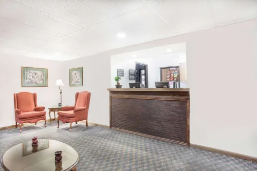 Super 8 by Wyndham Queensbury Glens Falls/Lake George Area Public Areas Photos