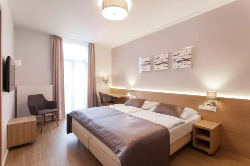 Hotel Carol Rooms Photos