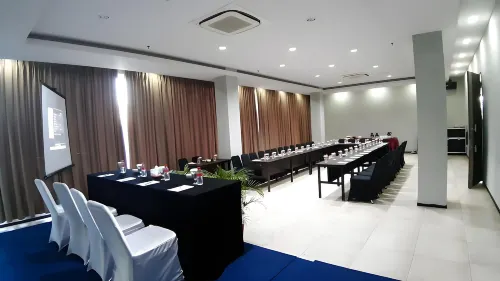 Xtra Hotel Bengkulu Business Photos