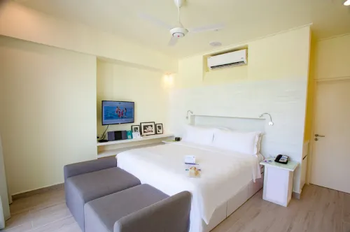Holiday Inn Resort Kandooma Maldives - Kids Stay and Eat Free Kamar Photos