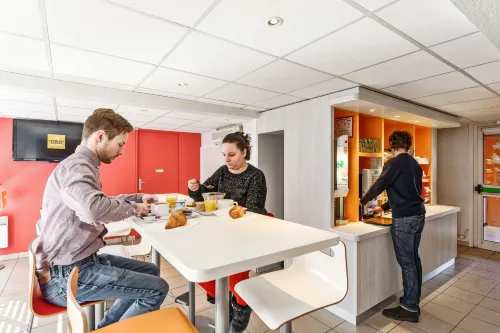 Premiere Classe Besancon - Ecole Valentin Dining Photos