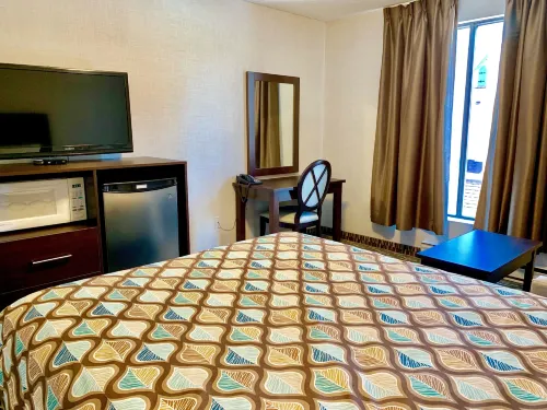 Deluxe Inn Photos