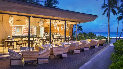 The St. Regis Maldives Vommuli Resort Restauration Photos
