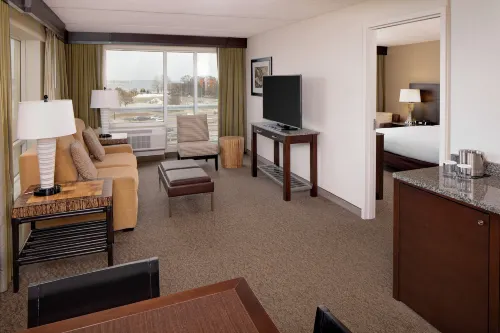DoubleTree by Hilton Hotel Boston Bayside Rooms Photos