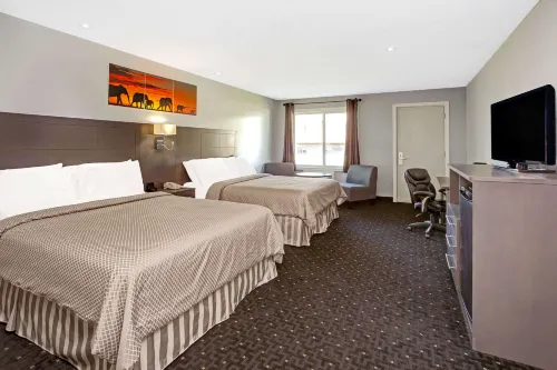 Howard Johnson by Wyndham Gananoque Photos
