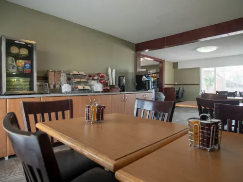 Best Budget Inn & Suites Kamloops Dining Photos