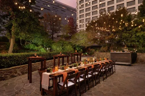 Doubletree by Hilton Los Angeles Downtown Exterior Photos