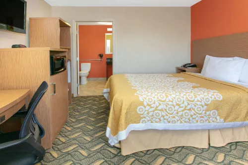 Days Inn & Suites by Wyndham Arlington Near Six Flags Chambres Photos