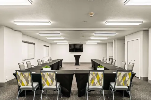 Oxford Suites Redding Business Facilities Photos