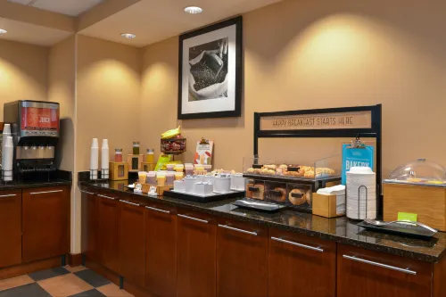 Hampton Inn Frederick Restauration Photos