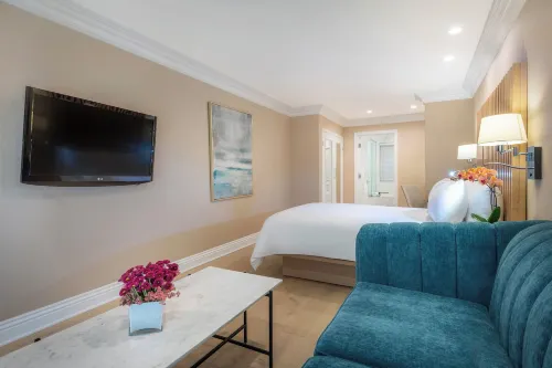Beverly Hills Plaza Hotel & Spa Rooms Photos