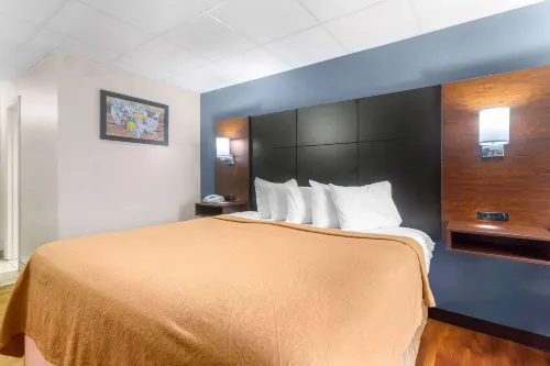 Econo Lodge Inn & Suites Gatlinburg at the Convention Center Rooms Photos