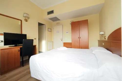 Hotel Laura Rooms Photos