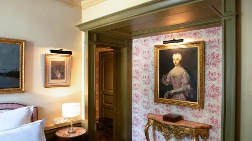 Airelles Gordes, La Bastide Chambres Photos