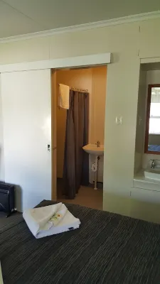 High Country Motel & Backpackers Rooms Photos