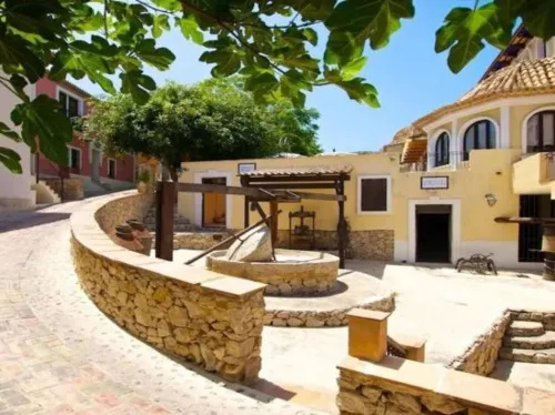 Occidental Pueblo Acantilado Extérieur Photos