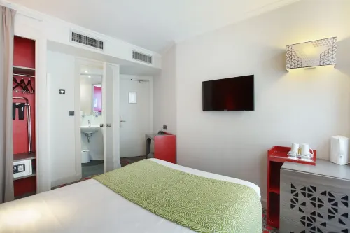 Hotel Eiffel Capitol Rooms Photos
