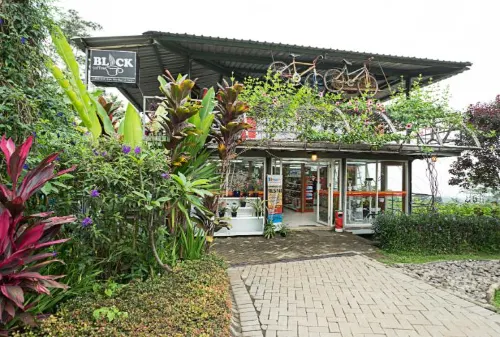Royal Hotel and Outbound Trawas Extérieur Photos