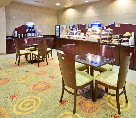 Holiday Inn Express & Suites Dallas East - Fair Park Ristorazione Photos
